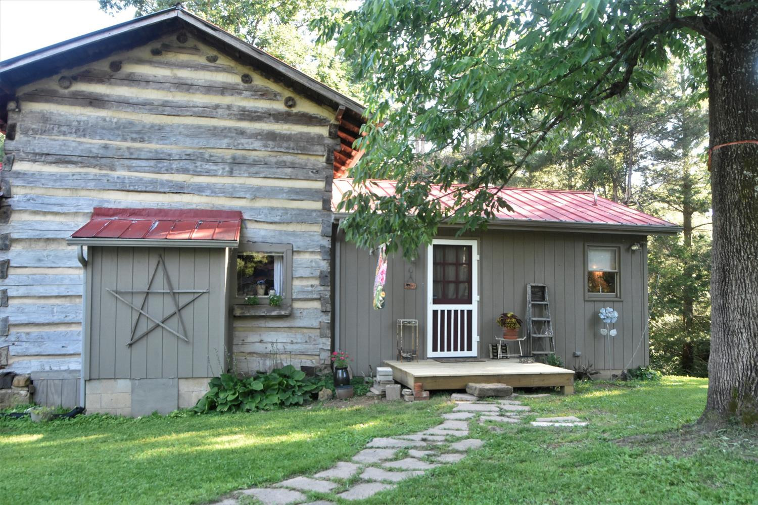 821 Sand Hill Road Irvine, KY 40336 - Photo 6 of 78 And off to the right of it, is another a
