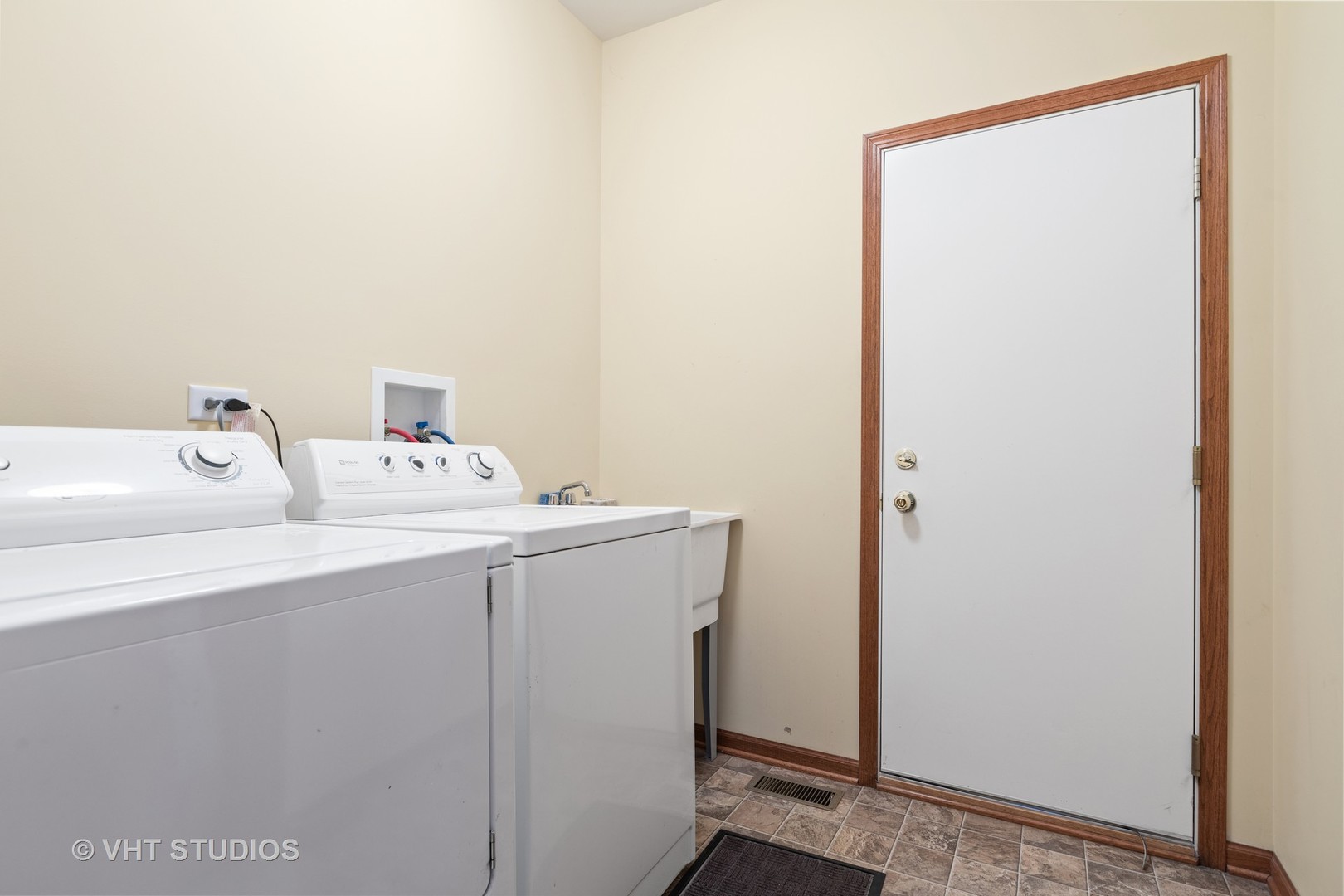 1801 Butterfield Road Woodstock, IL 60098 - Photo 13 of 19 a utility room with dryer and washer