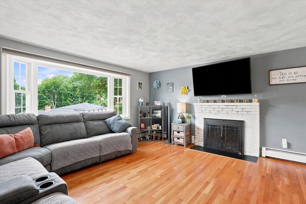 52 Oak Ridge Circle Lynn, MA 01904 - Photo 4 of 42