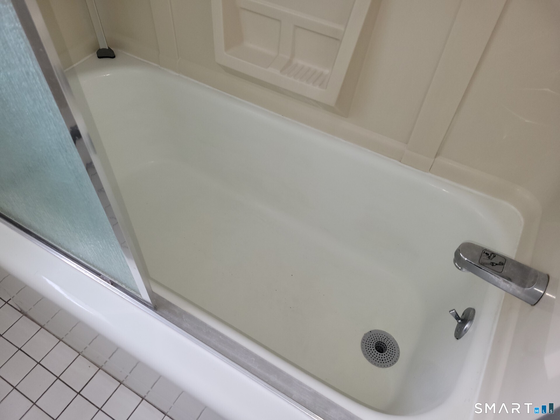 41 East Granby Road Granby, CT 06035 - Photo 12 of 61 a bathroom with a tub