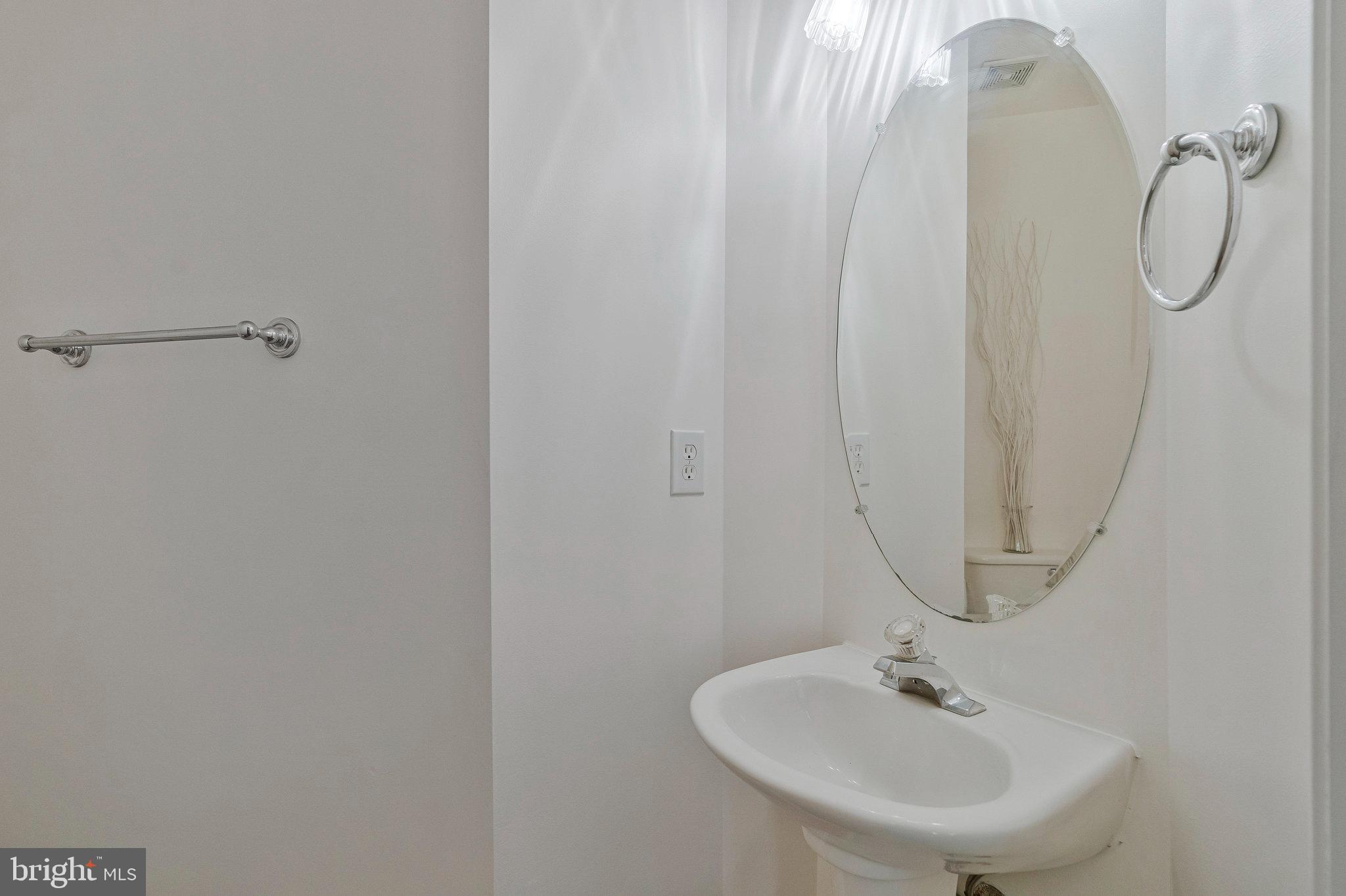 20964 Albion Lane Ashburn, VA 20147 - Photo 13 of 34 Powder room