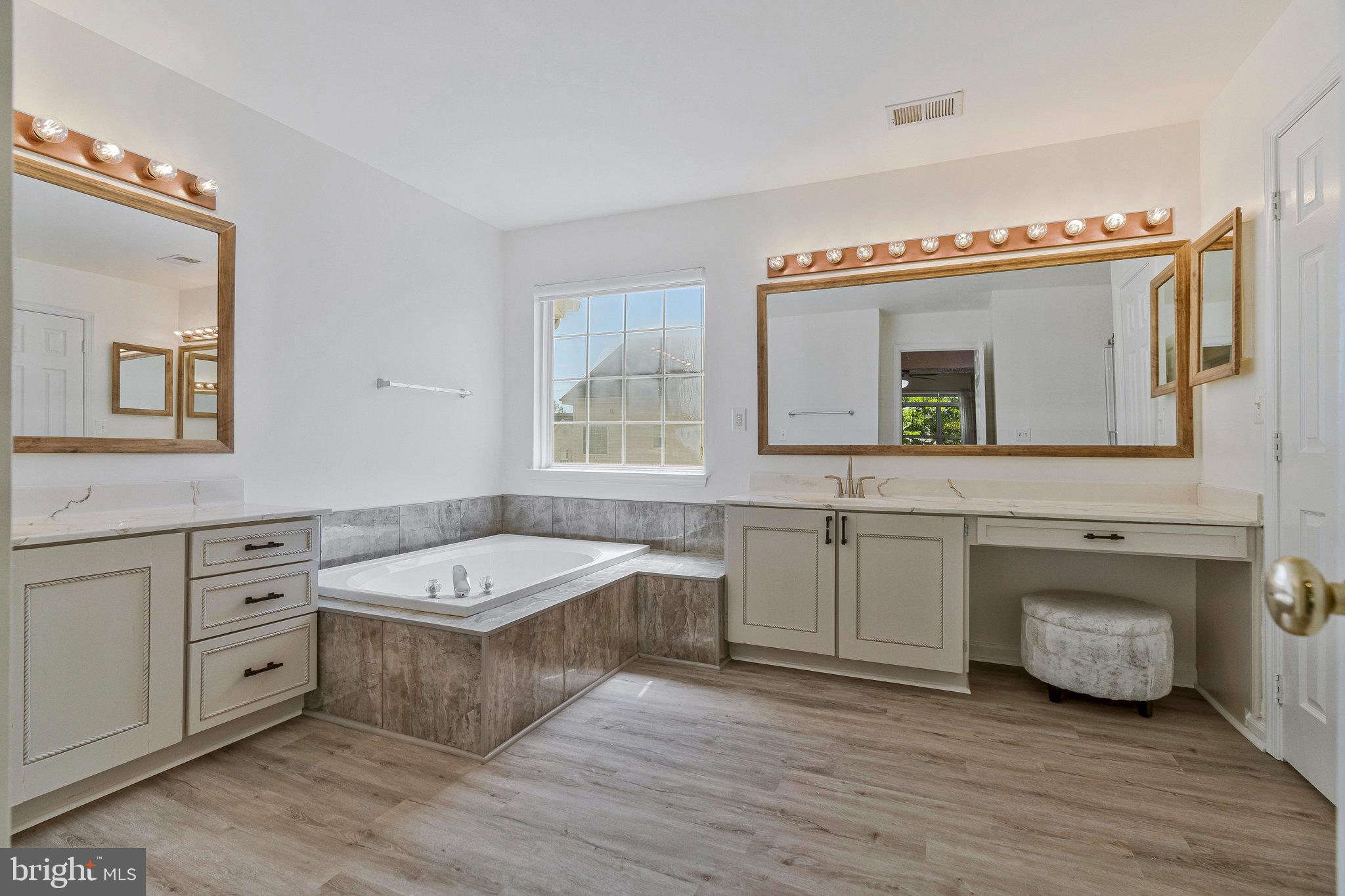 20964 Albion Lane Ashburn, VA 20147 - Photo 16 of 34 Master bath