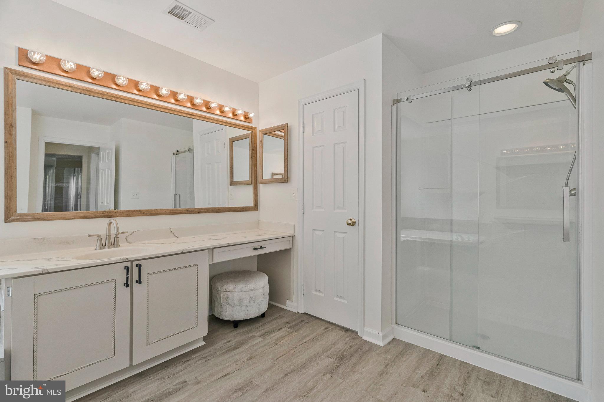 20964 Albion Lane Ashburn, VA 20147 - Photo 17 of 34 Master bath