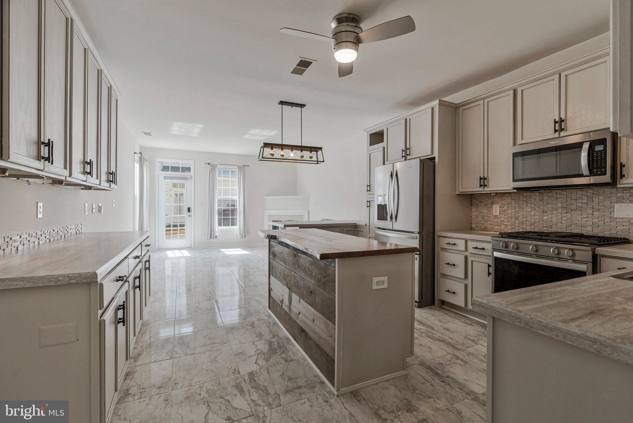 20964 Albion Lane Ashburn, VA 20147 - Photo 9 of 34