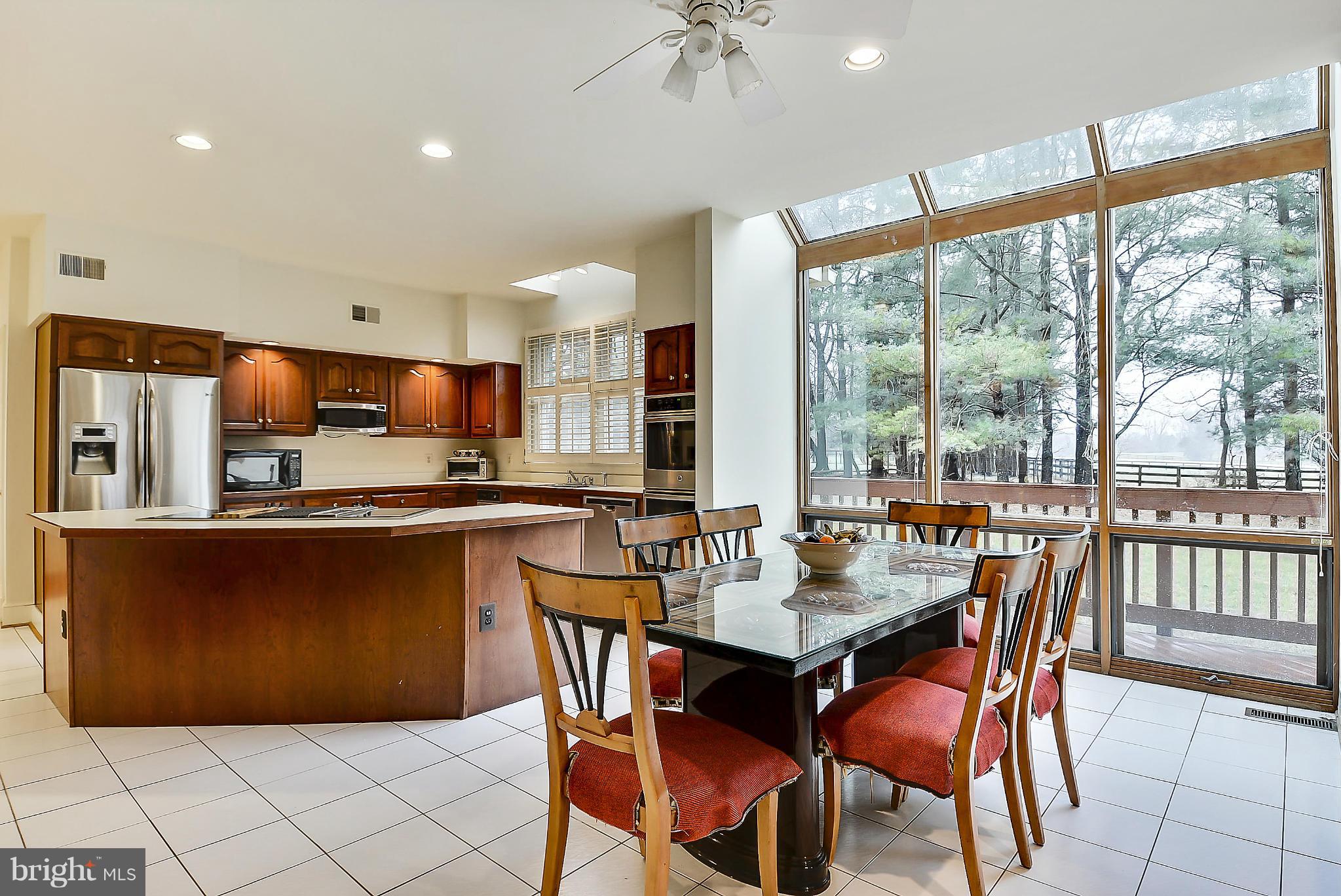 12642 Travilah Road Potomac, MD 20854 - Photo 12 of 29 Breakfast area