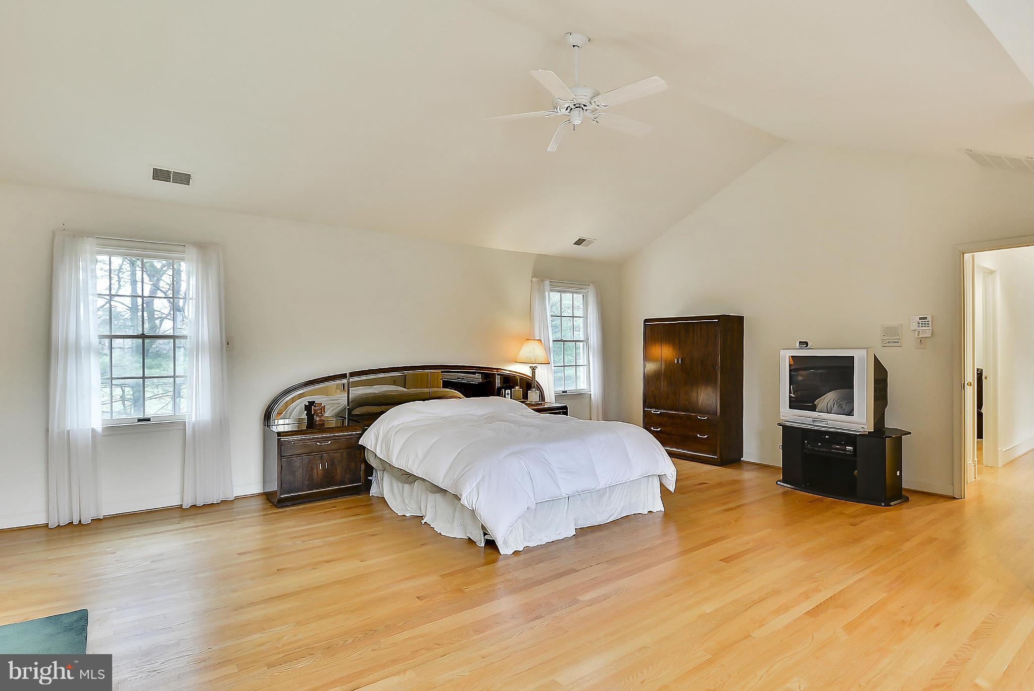 12642 Travilah Road Potomac, MD 20854 - Photo 16 of 29 Bedroom (Master)