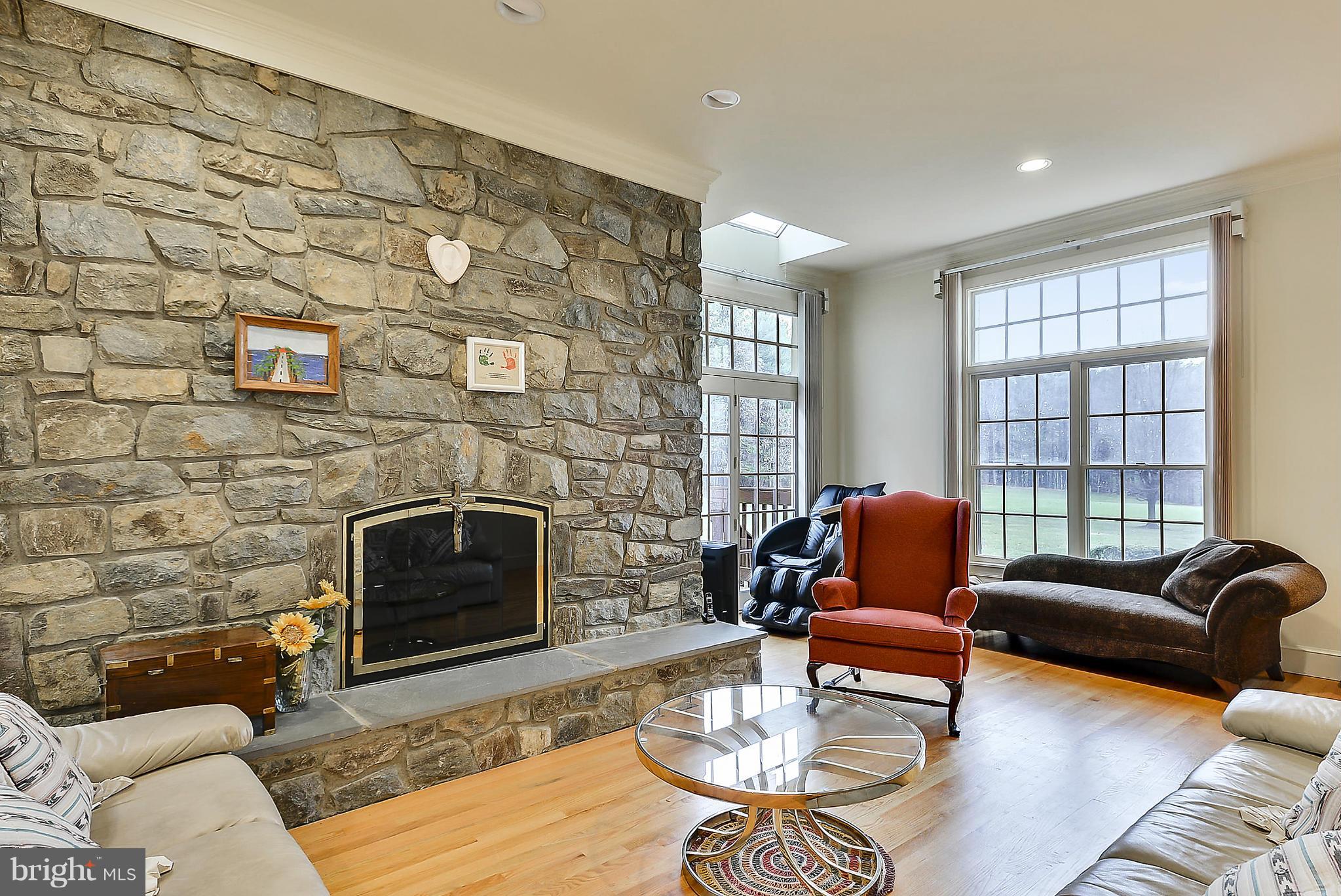 12642 Travilah Road Potomac, MD 20854 - Photo 8 of 29 Family Room