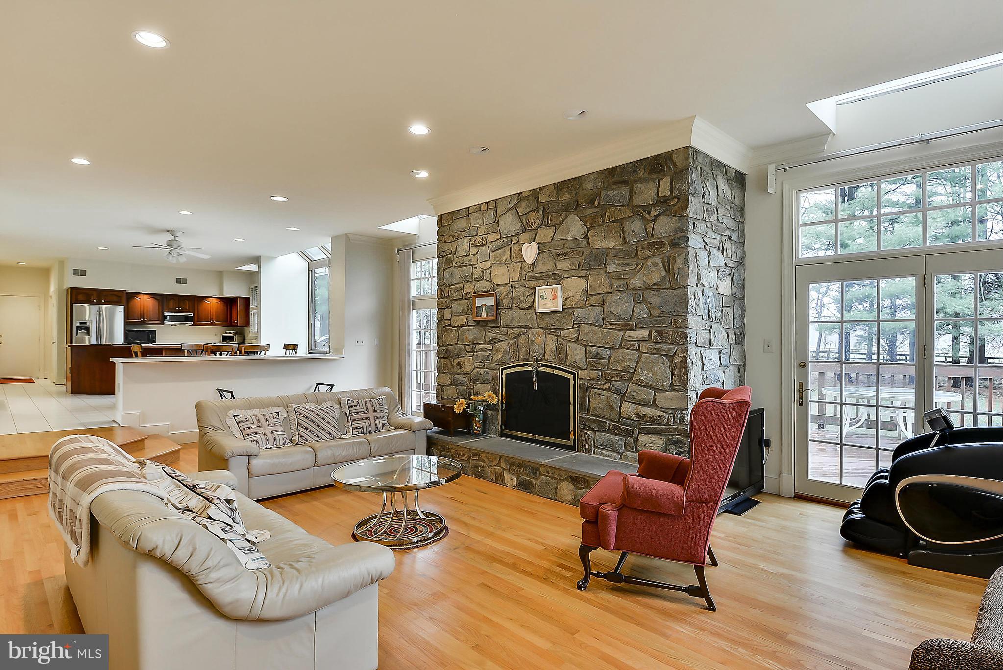 12642 Travilah Road Potomac, MD 20854 - Photo 9 of 29 Family Room