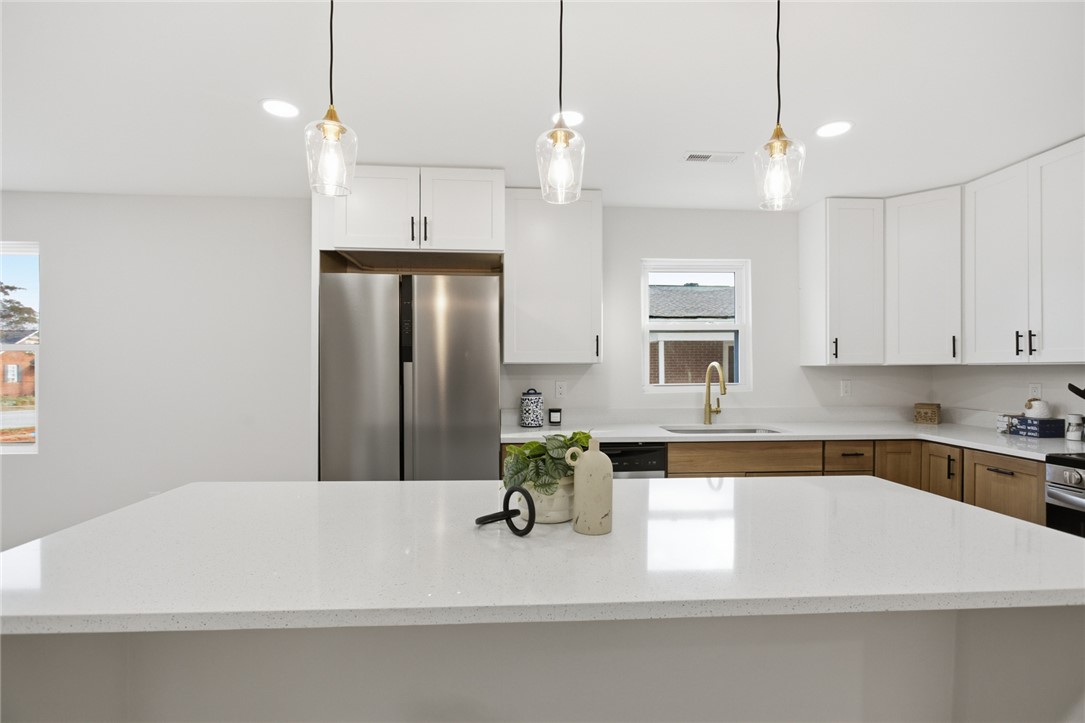 408 South Oak Street Seneca, SC 29678 - Photo 5 of 25