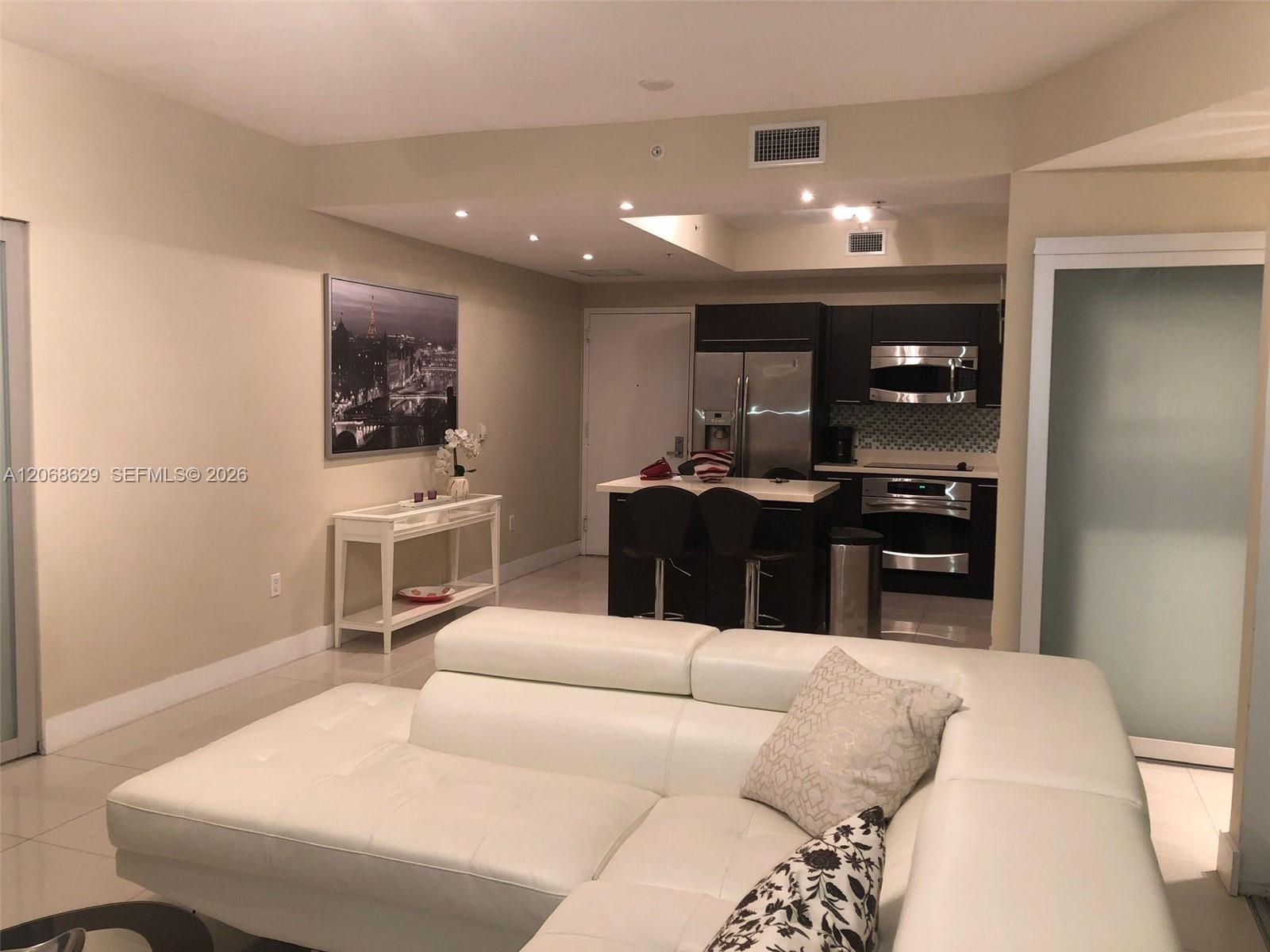 90 Southwest 3rd Street, Unit 3802 Miami, FL 33130 - Photo 4 of 20 Gallery Image 4