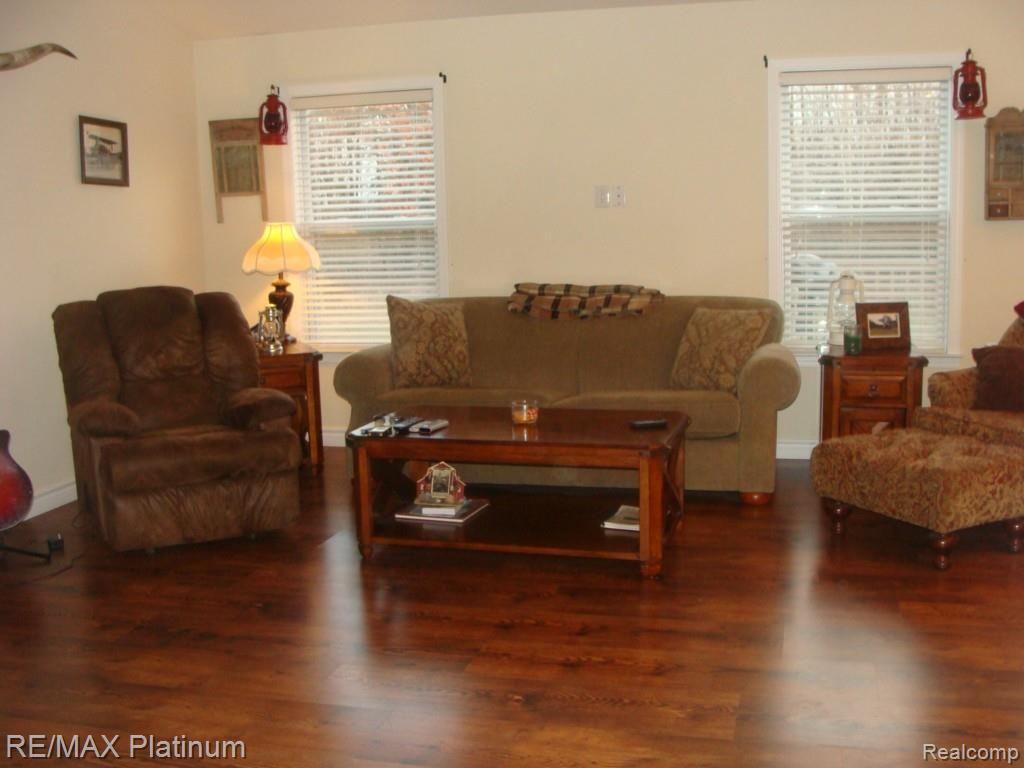 4720 Hogback Road Fowlerville, MI 48836 - Photo 4 of 18 Living Room