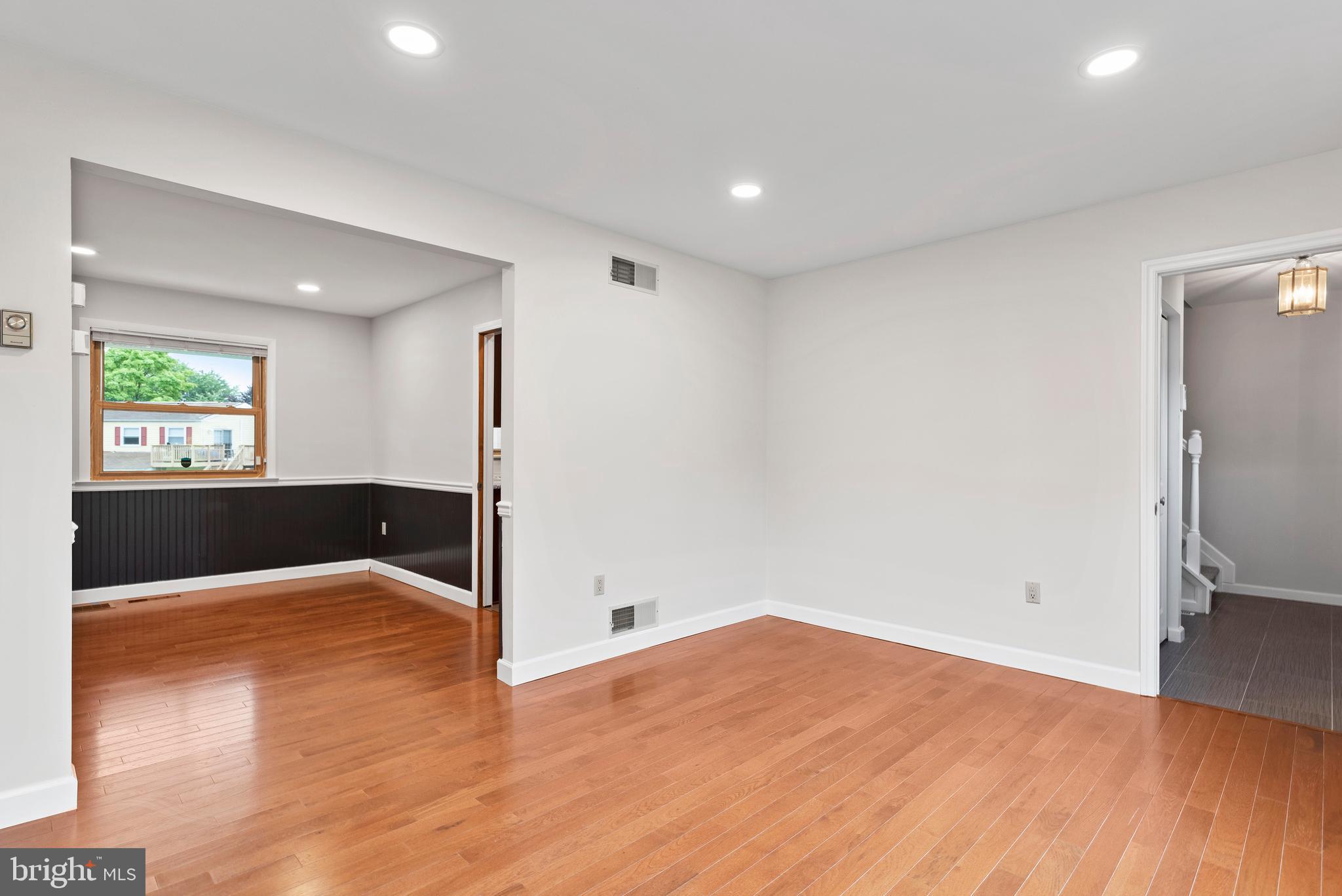 2727 Colonial Road Harrisburg, PA 17112 - Photo 14 of 37 living room