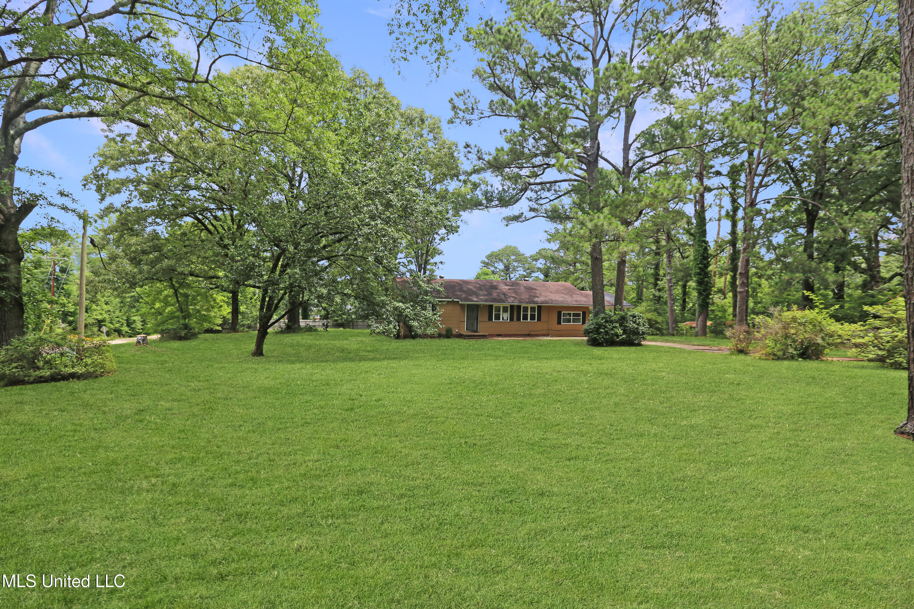 737 Hoy Road Madison, MS 39110 - Photo 1 of 18 Front of House