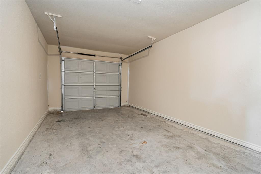 26 Duplex Portfolio Commerce, TX 75428 - Photo 37 of 39 an empty room with closet