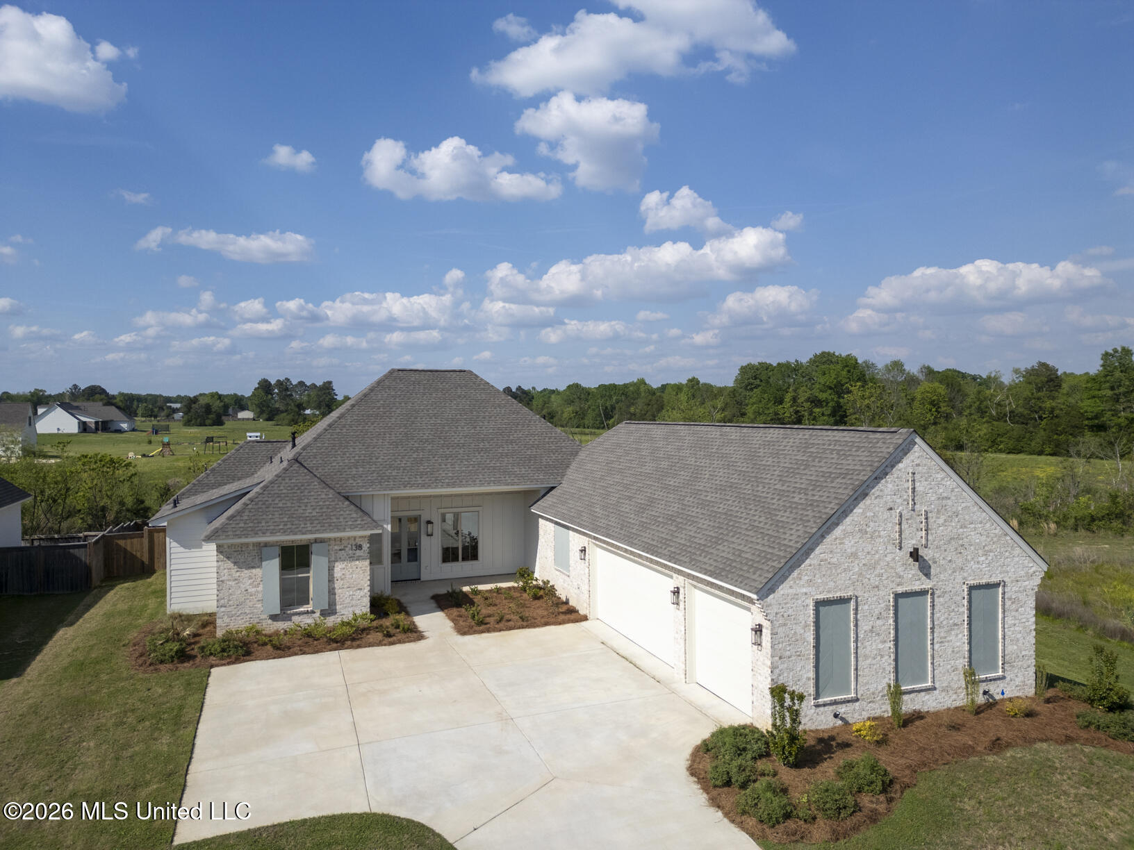 138 Coventry Lane Canton, MS 39046 - Photo 2 of 49 138 Coventry drone-2