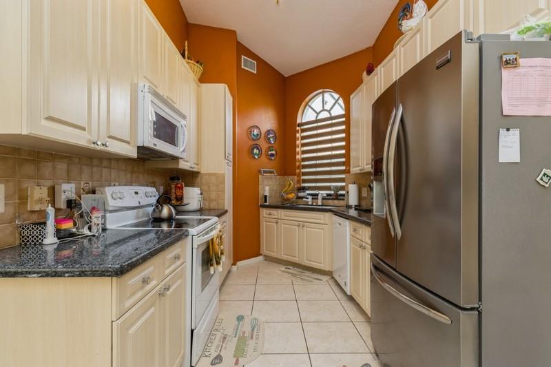 17244 Antigua Point Way Boca Raton, FL 33487 - Photo 5 of 11 kitchen