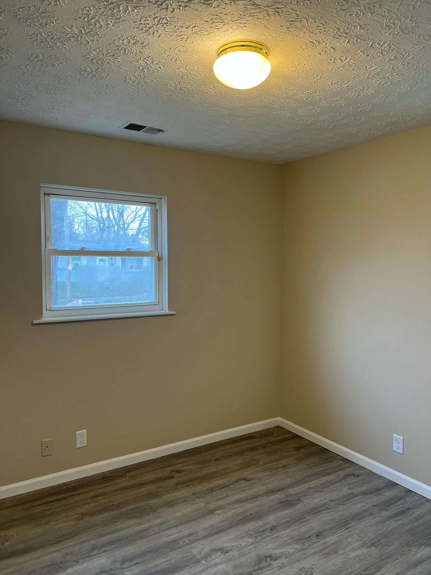 1647 Striebel Road Columbus, OH 43227 - Photo 16 of 18 IMG_9976