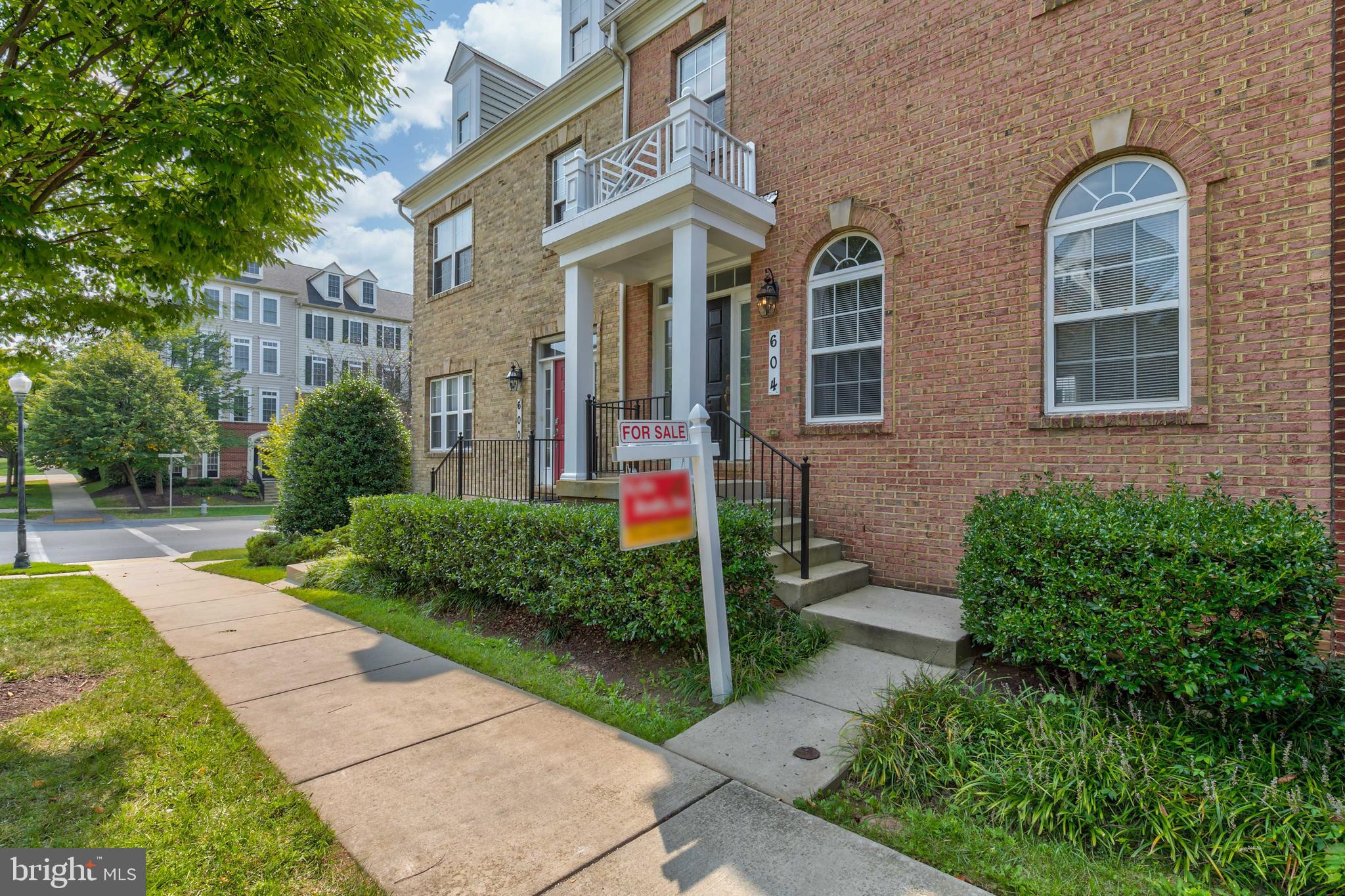 604 Cedar Spring Street Gaithersburg, MD 20877 - Photo 2 of 37 Gallery Image 2