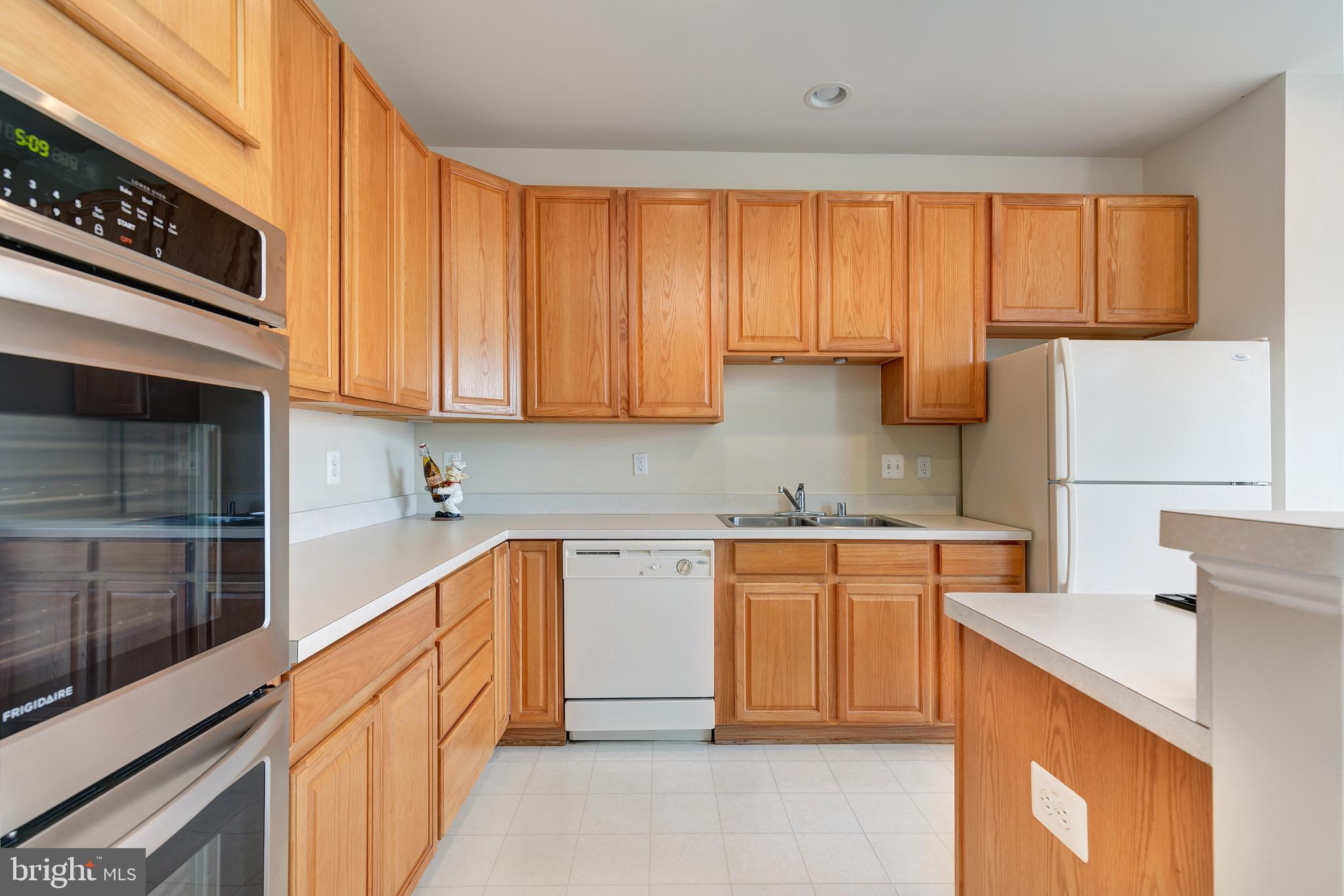 604 Cedar Spring Street Gaithersburg, MD 20877 - Photo 16 of 37 Gallery Image 16