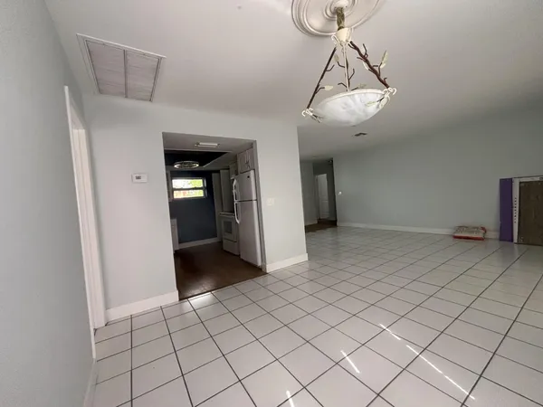 $2,700 | 1160 East 12th Street, Stuart, FL 34996