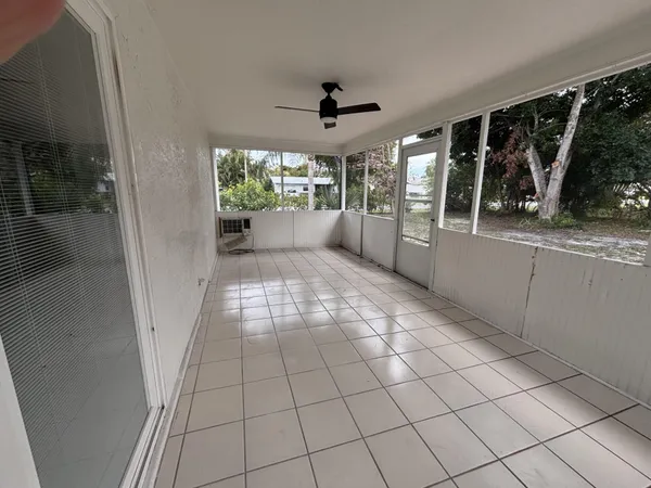 $2,700 | 1160 East 12th Street, Stuart, FL 34996