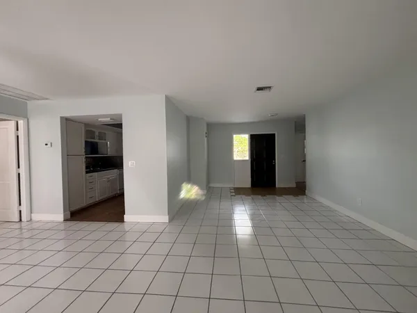 $2,800 | 1160 East 12th Street, Stuart, FL 34996
