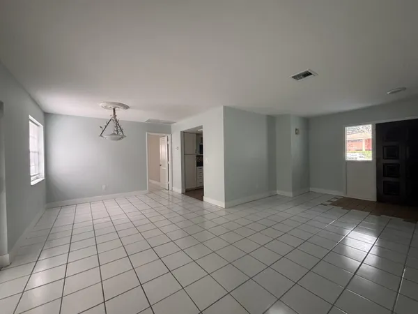 $2,800 | 1160 East 12th Street, Stuart, FL 34996