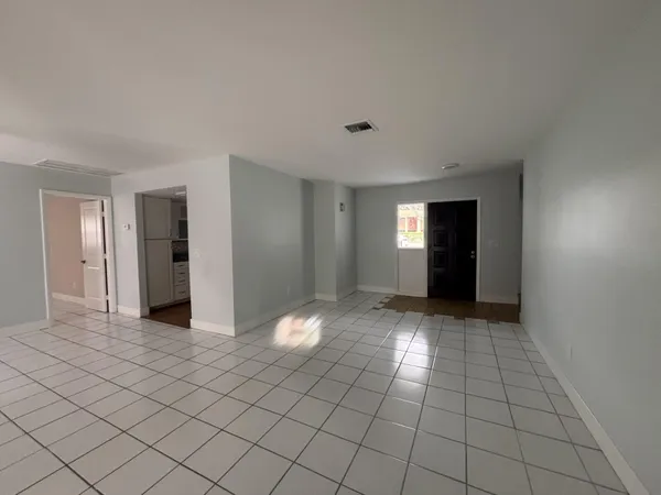 $2,700 | 1160 East 12th Street, Stuart, FL 34996