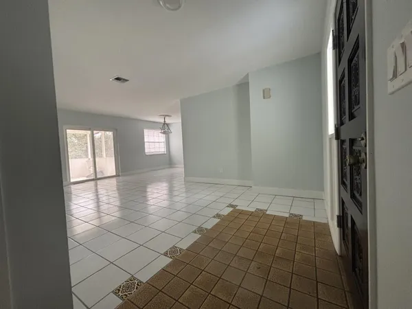 $2,700 | 1160 East 12th Street, Stuart, FL 34996