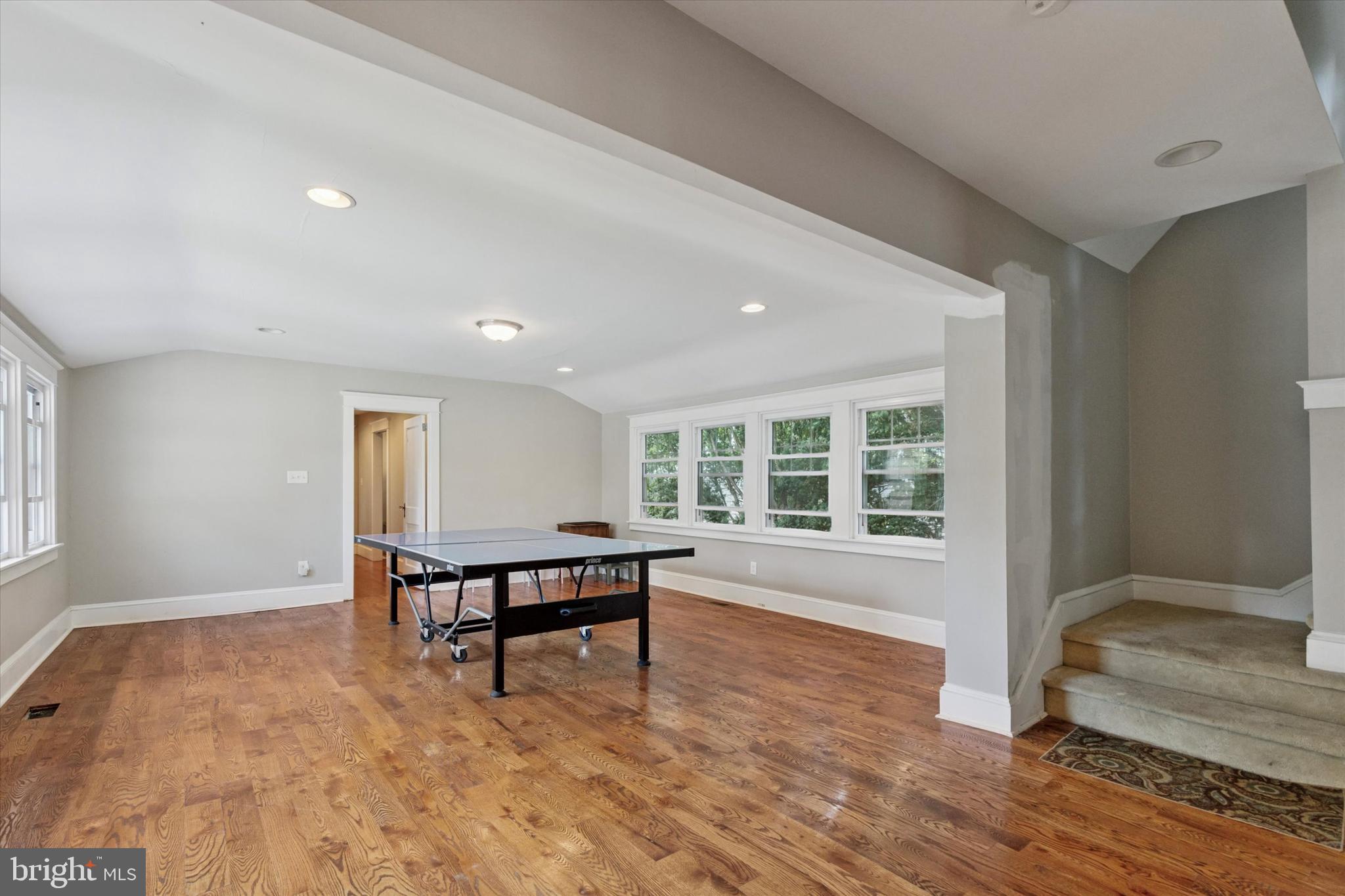 140 North Rolling Road Springfield, PA 19064 - Photo 30 of 34 a living room with furniture and windows