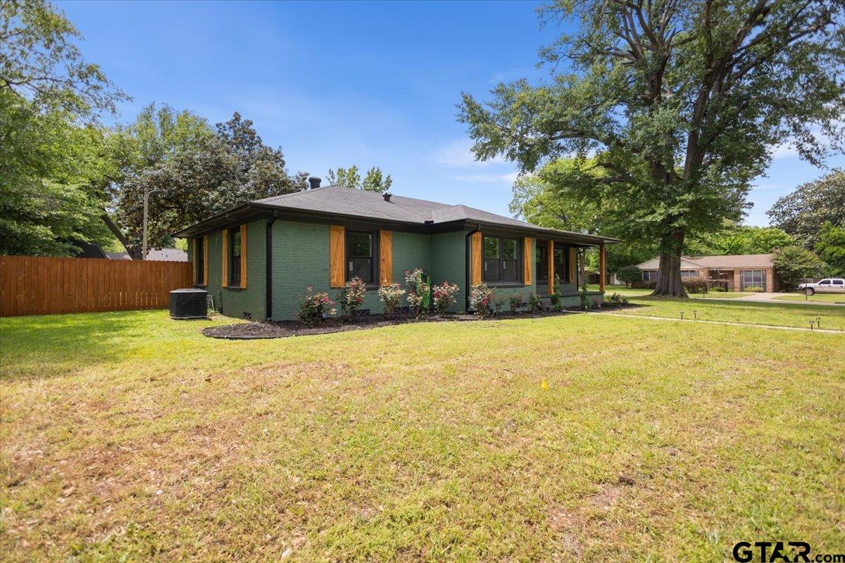 604 Layton Street Kilgore, TX 75662 - Photo 2 of 40