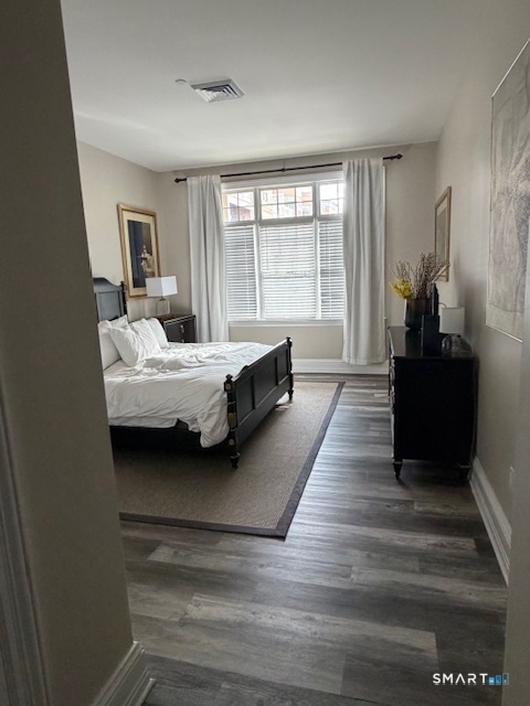 100 Stone Ridge Way, Unit 1H Fairfield, CT 06824 - Photo 18 of 30 a spacious bedroom with a bed and large windows