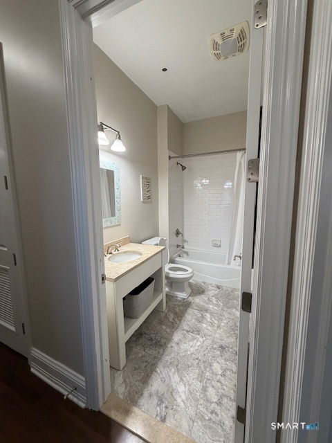 100 Stone Ridge Way, Unit 1H Fairfield, CT 06824 - Photo 24 of 30 a bathroom with a sink and a mirror