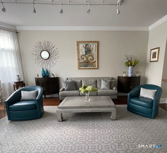 100 Stone Ridge Way, Unit 1H Fairfield, CT 06824 - Photo 10 of 30 a living room with furniture and a rug