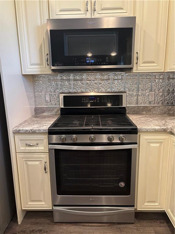 901 Valentina Lane Lower Burrell, PA 15068 - Photo 5 of 25 a stove top oven sitting inside of a kitchen