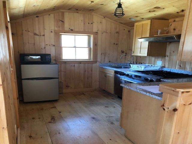 345 Hazel Hill Road Townshend, VT 05353 - Photo 5 of 12