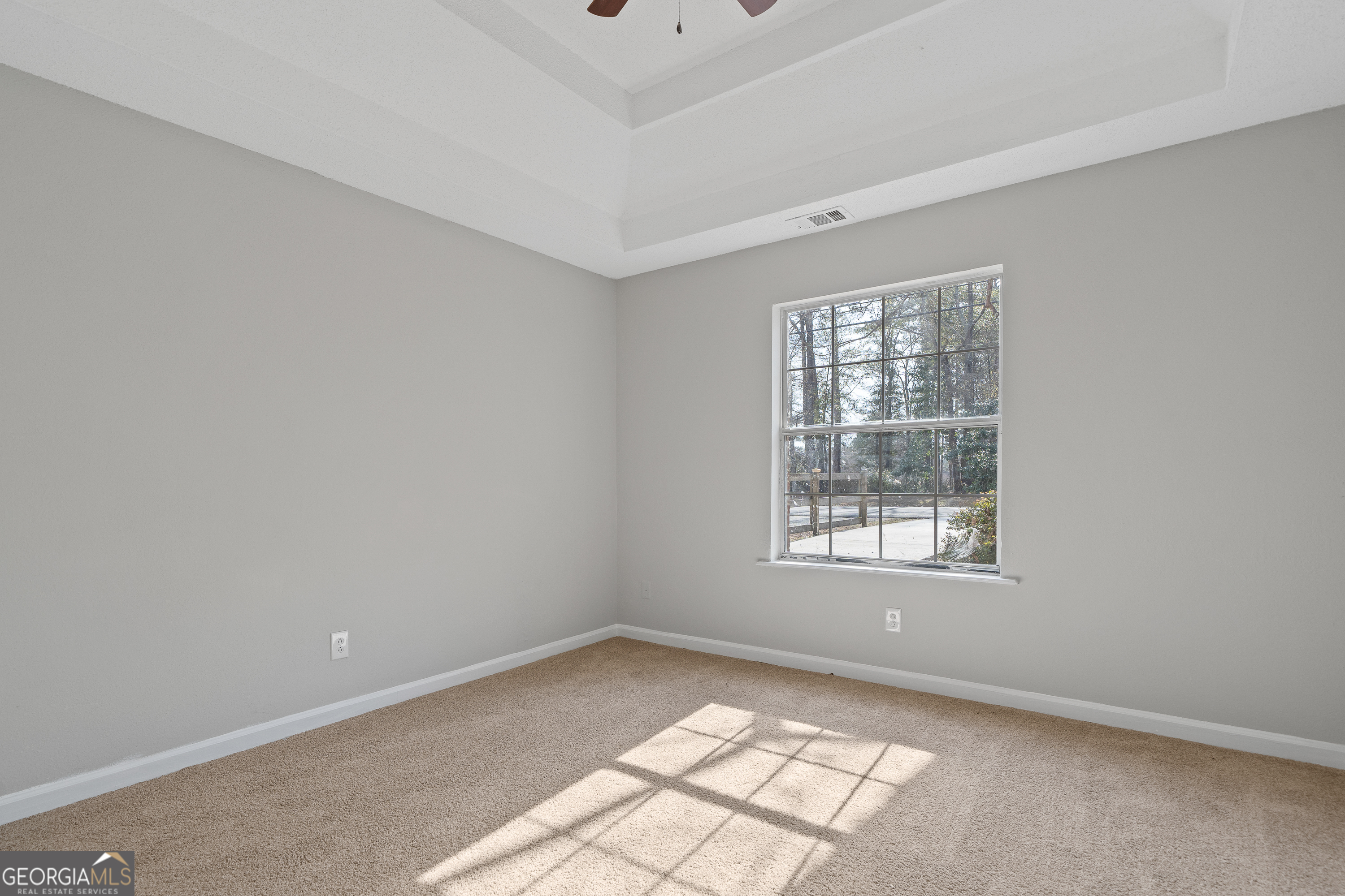 7513 Columbus Road Lizella, GA 31052 - Photo 19 of 54 an empty room with windows