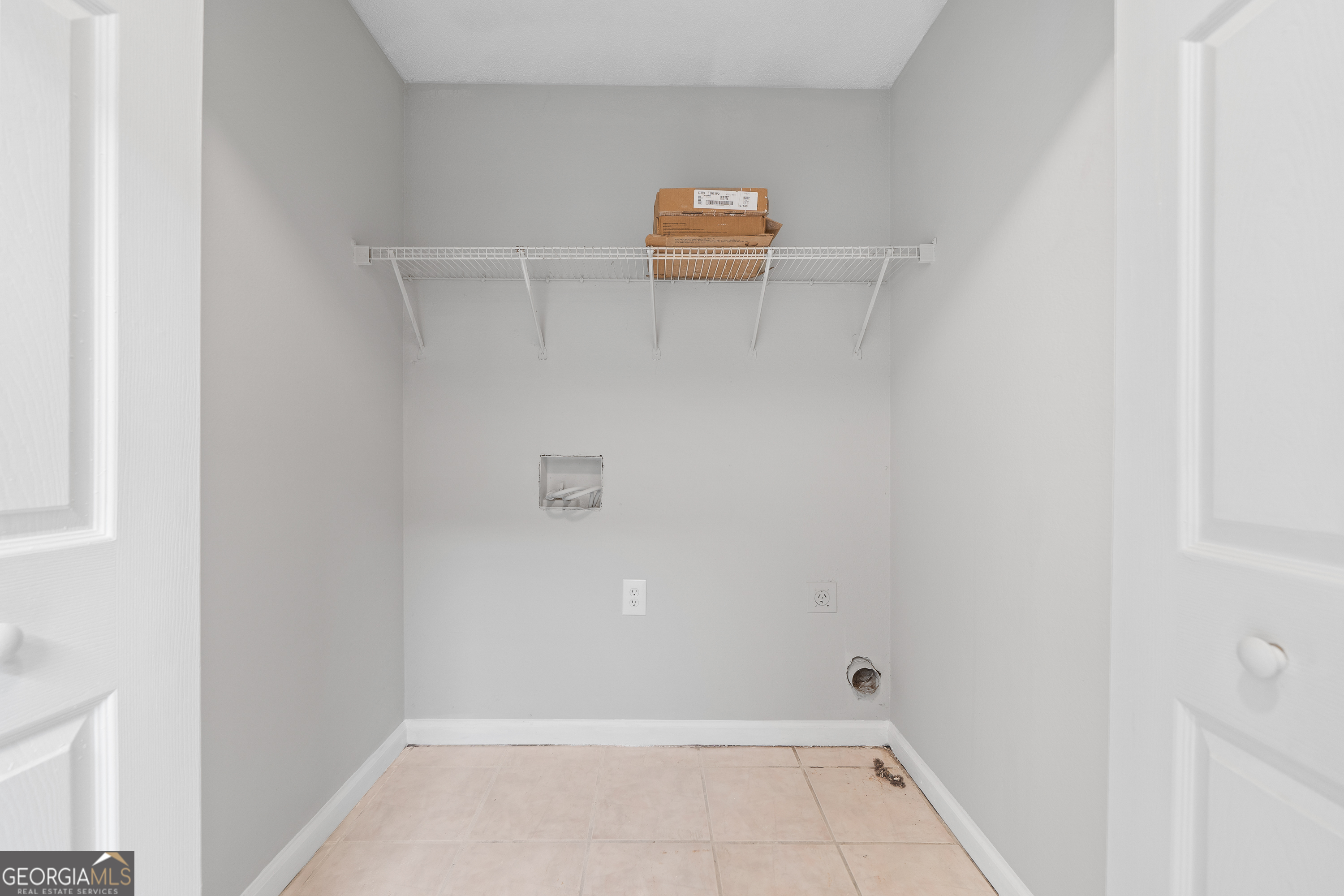 7513 Columbus Road Lizella, GA 31052 - Photo 25 of 54 a view of a bathroom with a shower