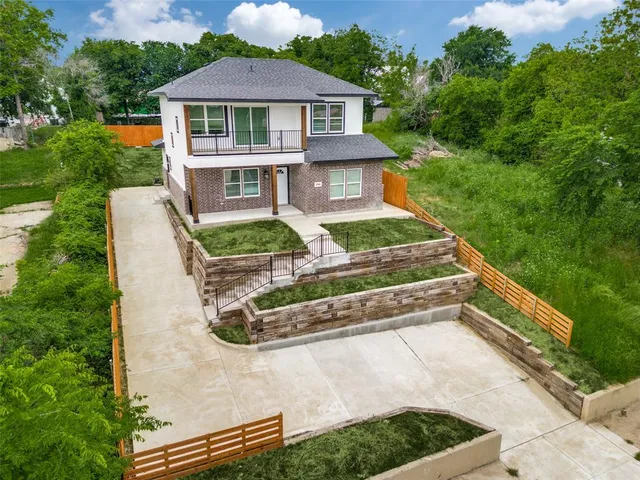 $349,000 | 1260 East Magnolia Avenue, Fort Worth, TX 76104