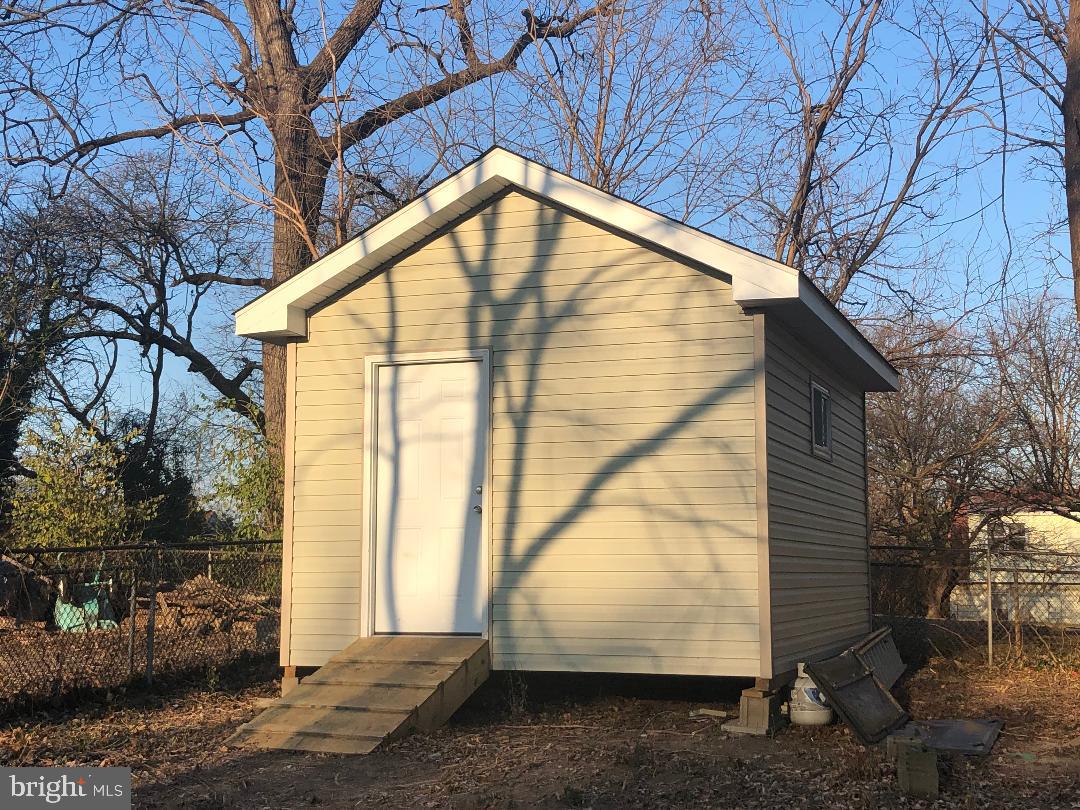 8714 Edmonston Road Berwyn Heights, MD 20740 - Photo 4 of 19 Huge storage shed