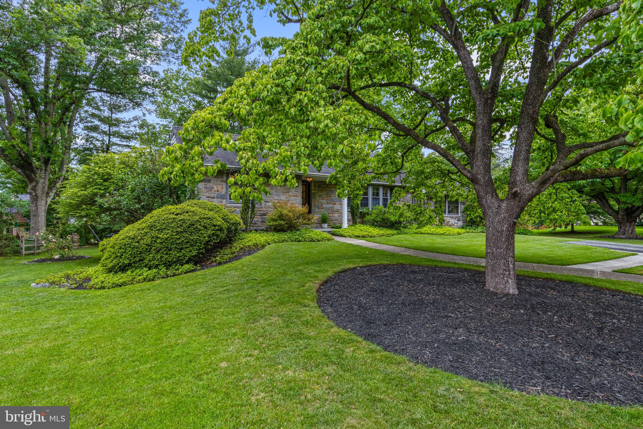 413 Hawthorne Road Wallingford, PA 19086 - Photo 46 of 52 a view of outdoor space with garden