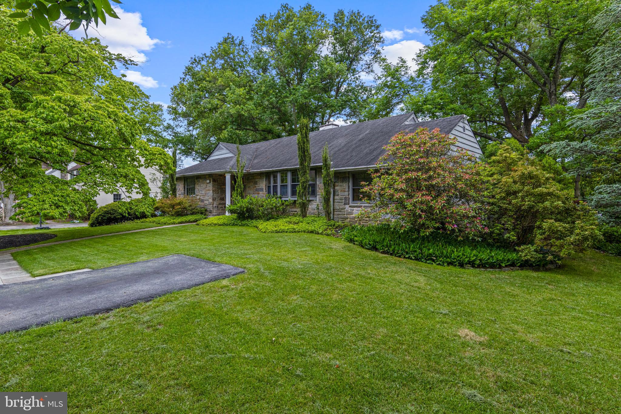 413 Hawthorne Road Wallingford, PA 19086 - Photo 47 of 52 a view of a house with a big yard