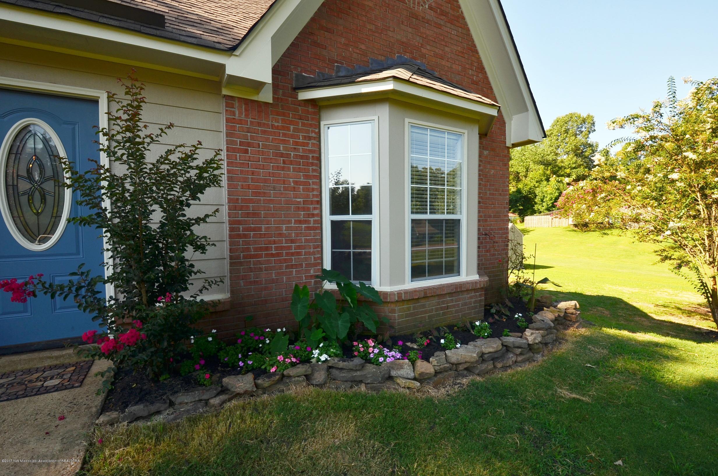 4291 Star Landing Road Nesbit, MS 38651 - Photo 3 of 24 Landscaping