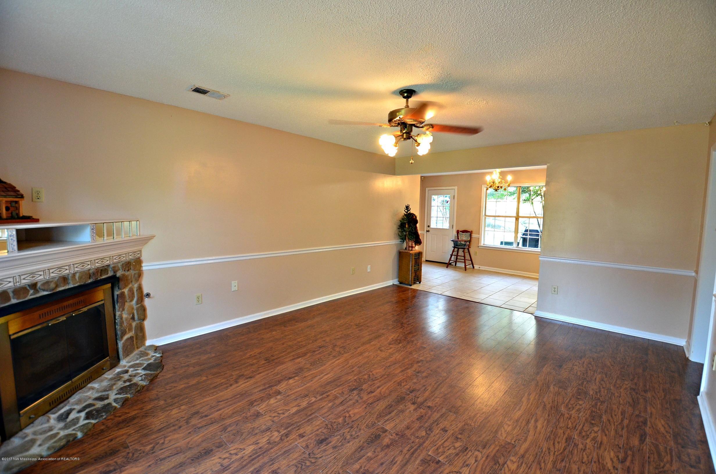 4291 Star Landing Road Nesbit, MS 38651 - Photo 5 of 24 Great room