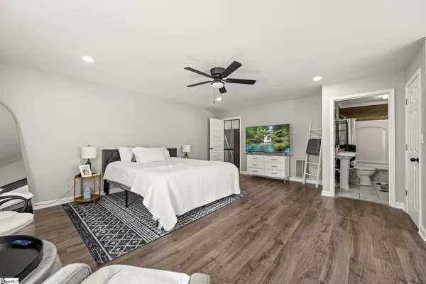 $479,900 | 390 State Rd S-30-751, Laurens, SC 29360