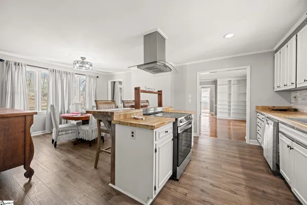 $479,900 | 390 State Rd S-30-751, Laurens, SC 29360