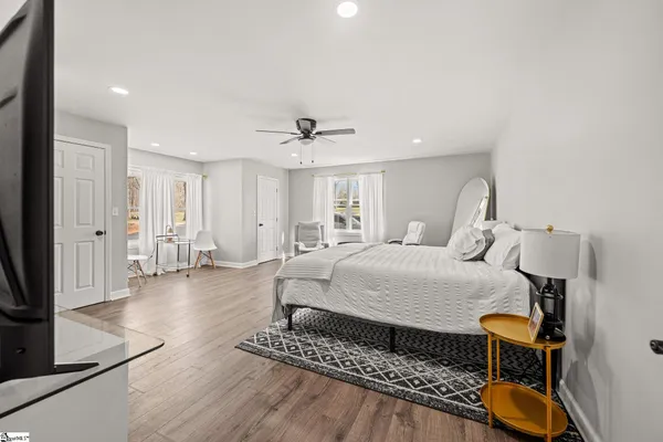 $479,900 | 390 State Rd S-30-751, Laurens, SC 29360