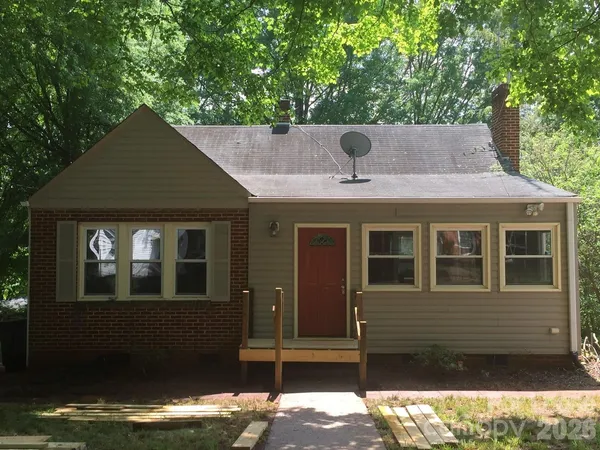 $1,395 | 337 Westwood Drive, Statesville, NC 28677