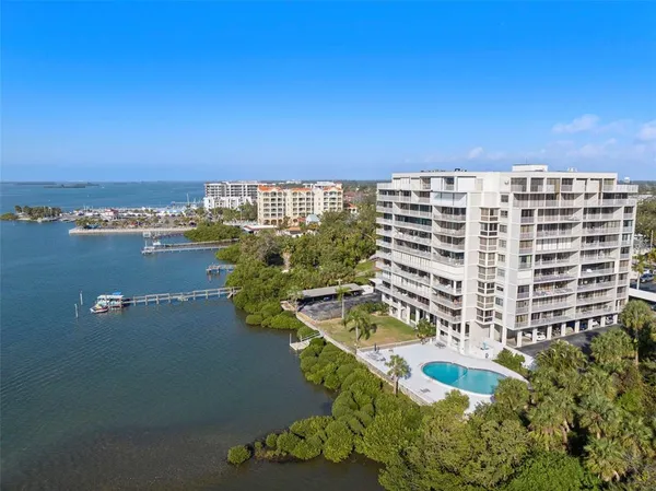 $575,000 | 500 North Osceola Avenue, Unit 406, Clearwater, FL 33755