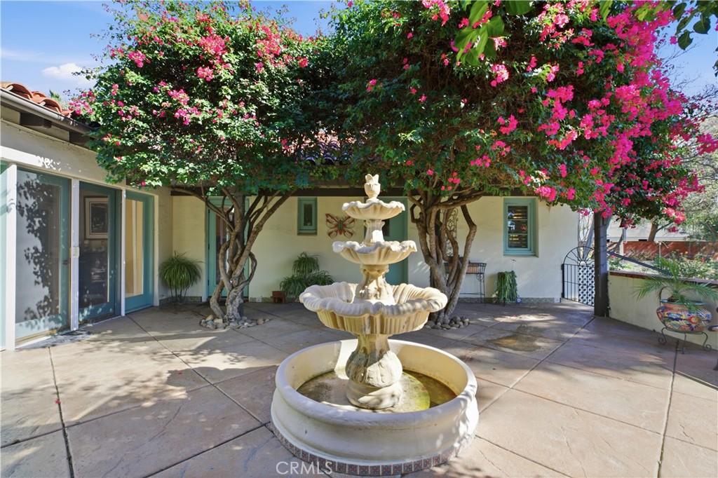2855 McAllister Street Riverside, CA 92503 - Photo 14 of 75 a view of a fountain in the patio with a small yard